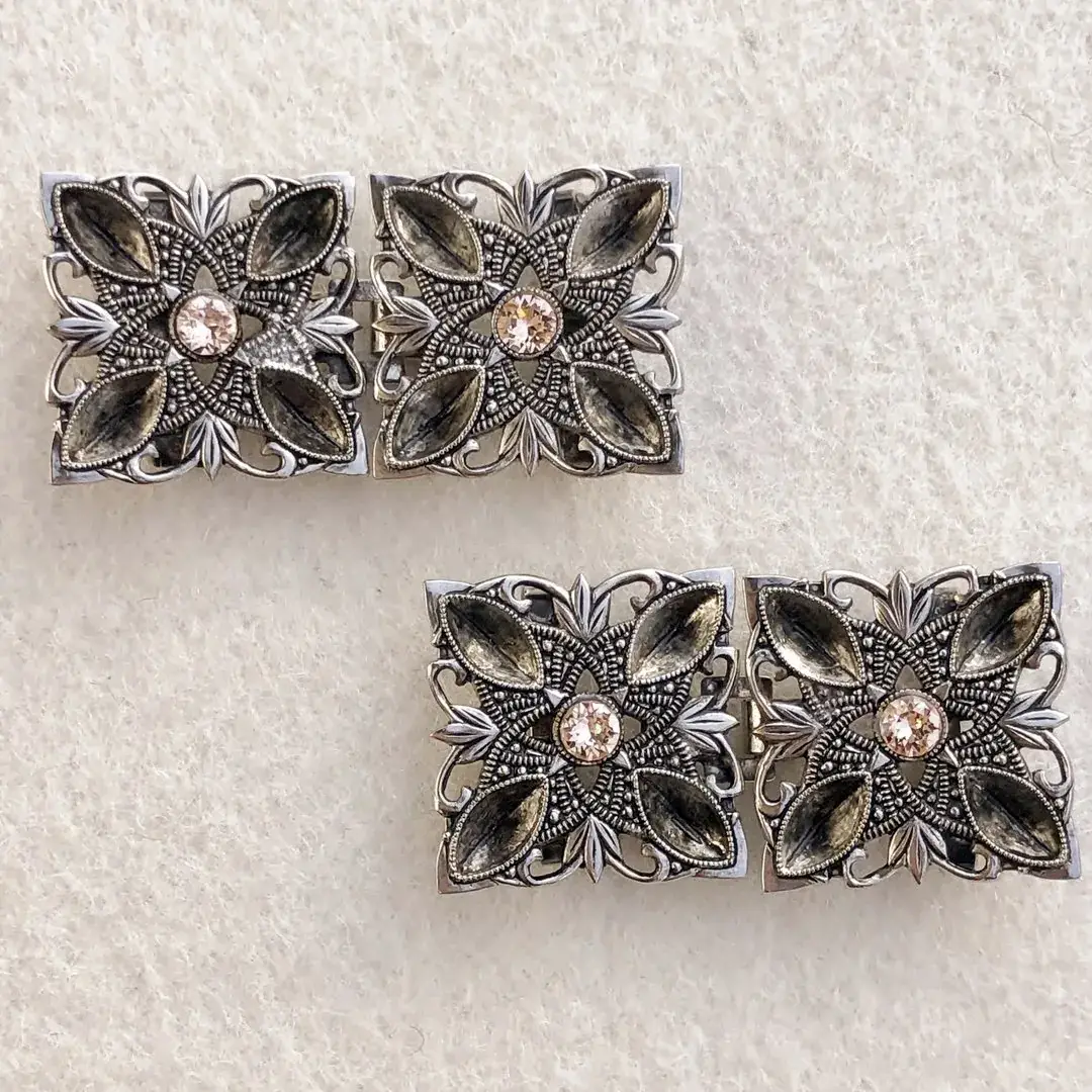 Kleine Trachtenschließe mit Swarovski rosé – Bild 14 – Chiemgauer Heimatwerk Trachten-Onlineshop Kleine Trachtenschließe mit Swarovski rosé - Bild 14 - Chiemgauer Heimatwerk Trachten-Onlineshop