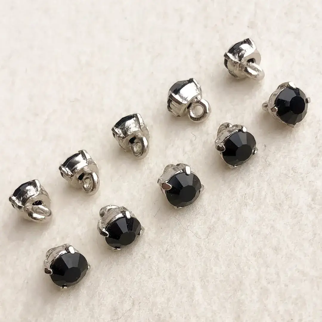 kleiner Knopf aus echtem Glas schwarz No. 51 – Bild 12 – Chiemgauer Heimatwerk Trachten-Onlineshop kleiner Knopf aus echtem Glas schwarz No. 51 - Bild 12 - Chiemgauer Heimatwerk Trachten-Onlineshop