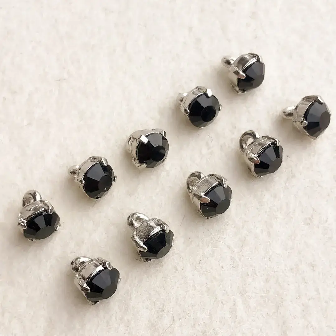 kleiner Knopf aus echtem Glas schwarz No. 51 – Bild 3 – Chiemgauer Heimatwerk Trachten-Onlineshop kleiner Knopf aus echtem Glas schwarz No. 51 - Bild 3 - Chiemgauer Heimatwerk Trachten-Onlineshop