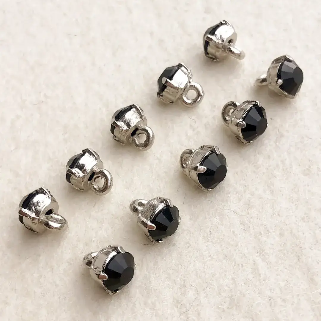 kleiner Knopf aus echtem Glas schwarz No. 51 – Bild 9 – Chiemgauer Heimatwerk Trachten-Onlineshop kleiner Knopf aus echtem Glas schwarz No. 51 - Bild 9 - Chiemgauer Heimatwerk Trachten-Onlineshop