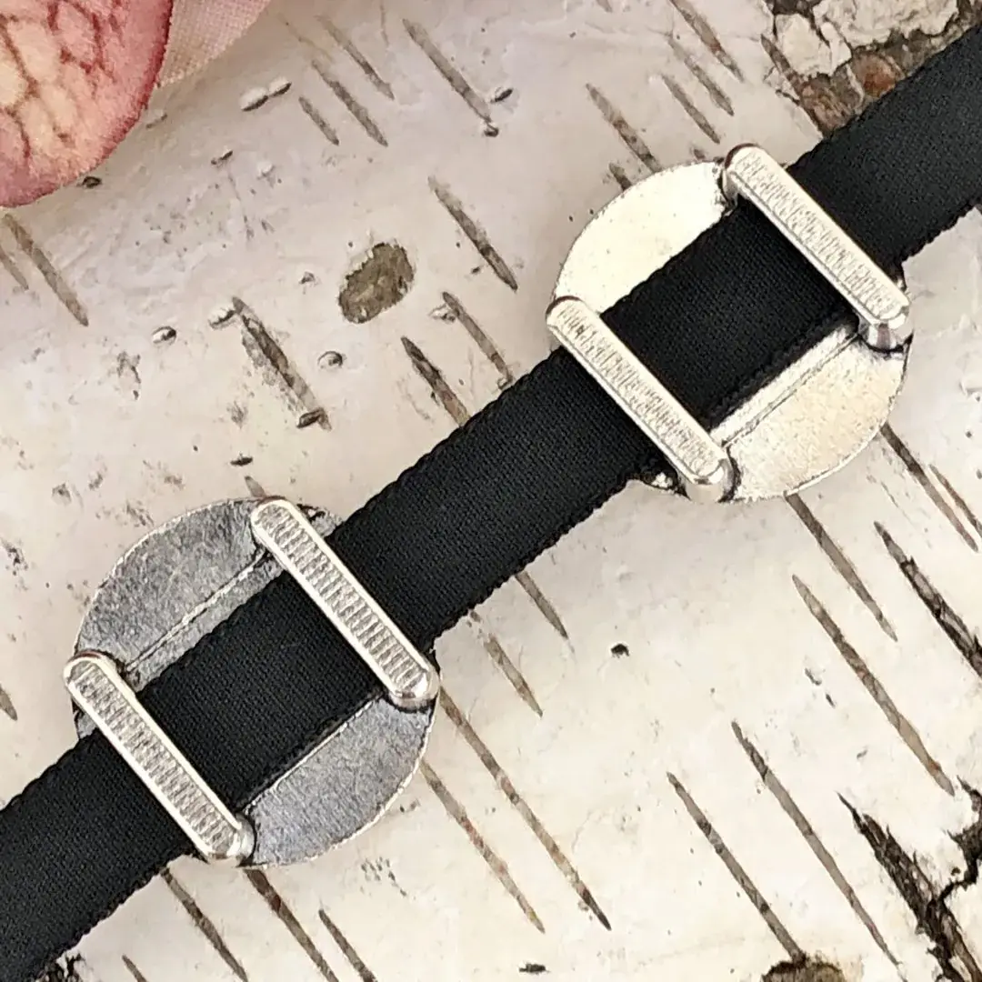Kropfbandperle Schiebeperle für Samtkropfband rosa – Bild 10 – Chiemgauer Heimatwerk Trachten-Onlineshop Kropfbandperle Schiebeperle für Samtkropfband rosa - Bild 10 - Chiemgauer Heimatwerk Trachten-Onlineshop