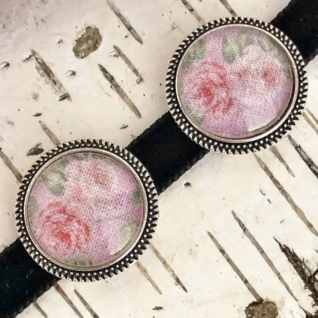 Kropfbandperle Schiebeperle für Samtkropfband rosa – Bild 4 – Chiemgauer Heimatwerk Trachten-Onlineshop Kropfbandperle Schiebeperle für Samtkropfband rosa - Bild 4 - Chiemgauer Heimatwerk Trachten-Onlineshop