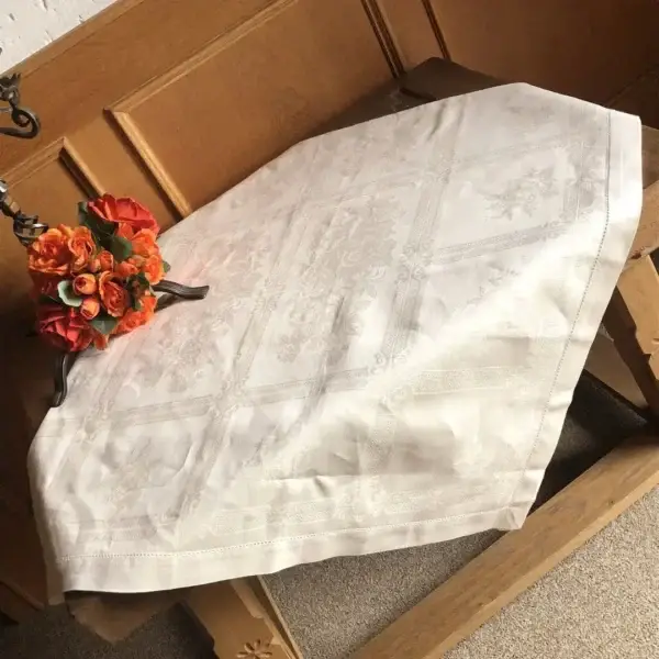 Leinen Tischdecke in creme – Bild 1 – Chiemgauer Heimatwerk Trachten-Onlineshop Leinen Tischdecke in creme - Bild 1 - Chiemgauer Heimatwerk Trachten-Onlineshop