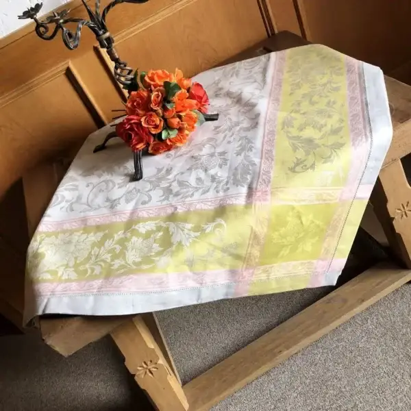 Leinen Tischdecke in limette-rosa No. 2 – Bild 1 – Chiemgauer Heimatwerk Trachten-Onlineshop Leinen Tischdecke in limette-rosa No. 2 - Bild 1 - Chiemgauer Heimatwerk Trachten-Onlineshop