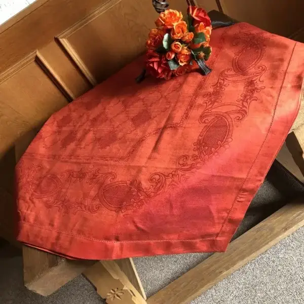 Leinen Tischdecke in orange – Bild 1 – Chiemgauer Heimatwerk Trachten-Onlineshop Leinen Tischdecke in orange - Bild 1 - Chiemgauer Heimatwerk Trachten-Onlineshop
