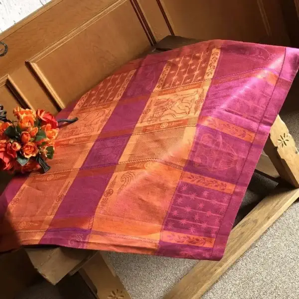 Leinen Tischdecke in orange-fuchsia No. 1 – Bild 1 – Chiemgauer Heimatwerk Trachten-Onlineshop Leinen Tischdecke in orange-fuchsia No. 1 - Bild 1 - Chiemgauer Heimatwerk Trachten-Onlineshop