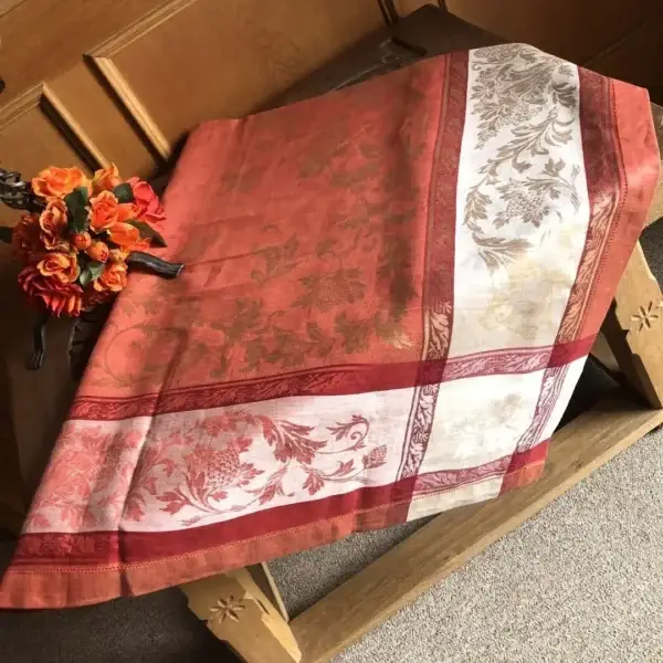 Leinen Tischdecke in orange No. 2 – Bild 1 – Chiemgauer Heimatwerk Trachten-Onlineshop Leinen Tischdecke in orange No. 2 - Bild 1 - Chiemgauer Heimatwerk Trachten-Onlineshop