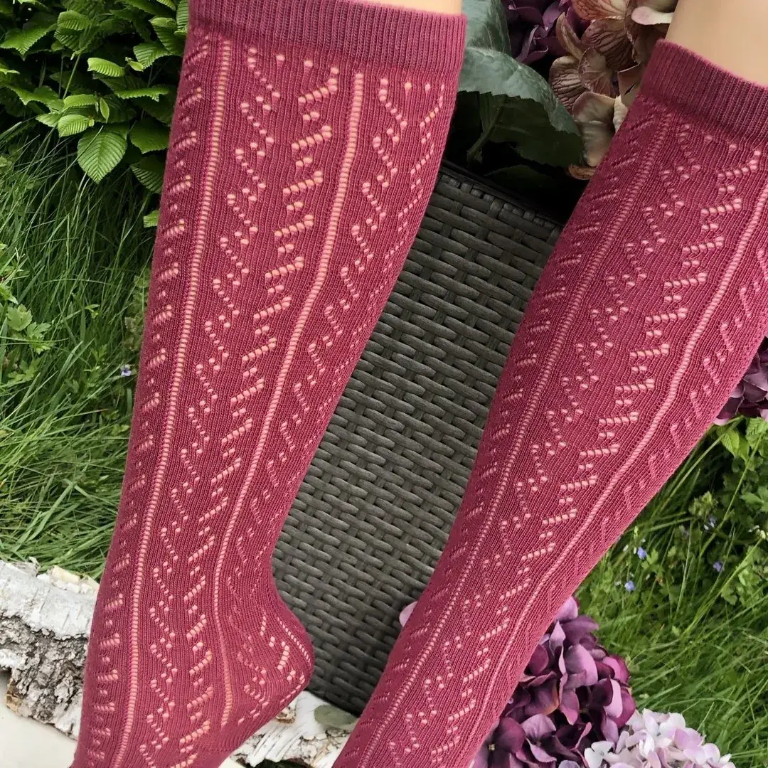 Lusana Trachtenstrümpfe Kniestrümpfe in beere – Bild 13 – Chiemgauer Heimatwerk Trachten-Onlineshop Lusana Trachtenstrümpfe Kniestrümpfe in beere - Bild 13 - Chiemgauer Heimatwerk Trachten-Onlineshop