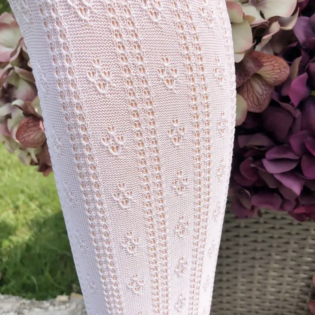Lusana Trachtenstrumpfhose mit Ajourmuster in weiß – Bild 10 – Chiemgauer Heimatwerk Trachten-Onlineshop Lusana Trachtenstrumpfhose mit Ajourmuster in weiß - Bild 10 - Chiemgauer Heimatwerk Trachten-Onlineshop