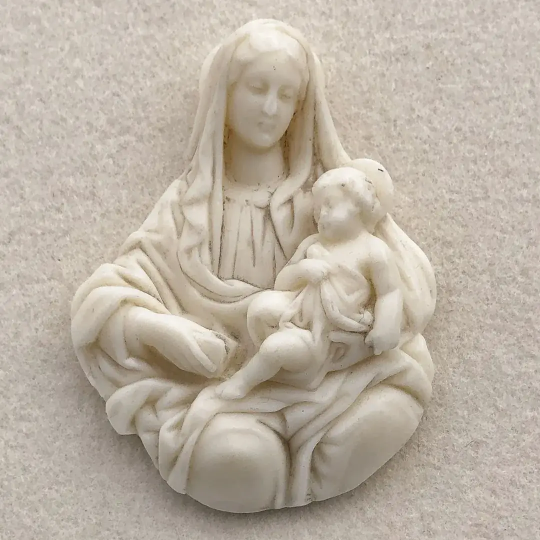Madonna weiß handgefertigte Wachsmodel für Klosterarbeit – Bild 2 – Chiemgauer Heimatwerk Trachten-Onlineshop Madonna weiß handgefertigte Wachsmodel für Klosterarbeit - Bild 2 - Chiemgauer Heimatwerk Trachten-Onlineshop