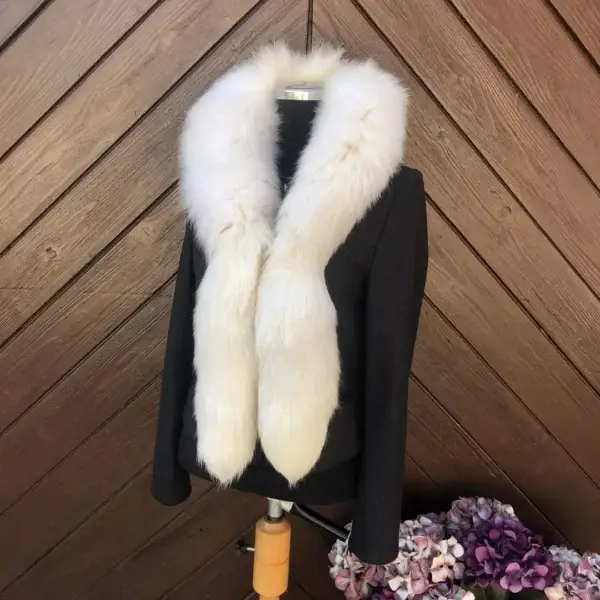 Pelz-Stola aus Fuchs in creme – Bild 1 – Chiemgauer Heimatwerk Trachten-Onlineshop Pelz-Stola aus Fuchs in creme - Bild 1 - Chiemgauer Heimatwerk Trachten-Onlineshop