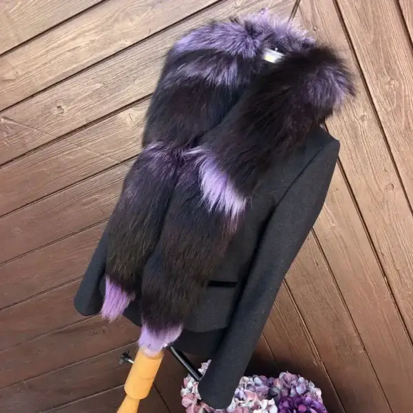 Pelz-Stola aus Fuchs in lila – Bild 1 – Chiemgauer Heimatwerk Trachten-Onlineshop Pelz-Stola aus Fuchs in lila - Bild 1 - Chiemgauer Heimatwerk Trachten-Onlineshop