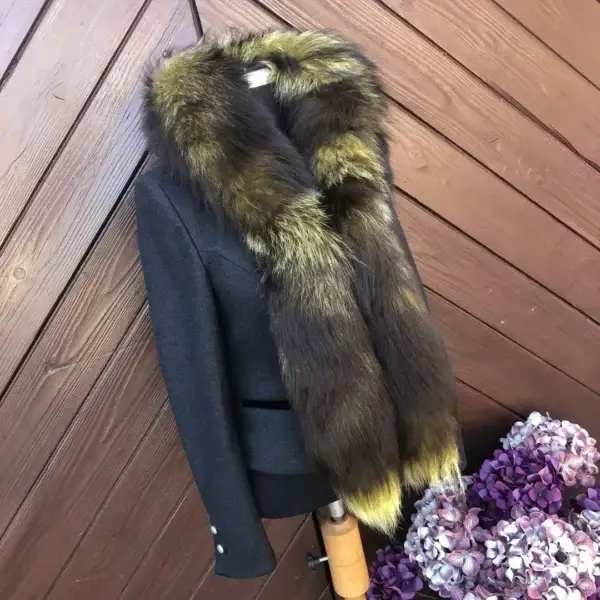 Pelz-Stola aus Fuchs in olivgrün – Bild 1 – Chiemgauer Heimatwerk Trachten-Onlineshop Pelz-Stola aus Fuchs in olivgrün - Bild 1 - Chiemgauer Heimatwerk Trachten-Onlineshop