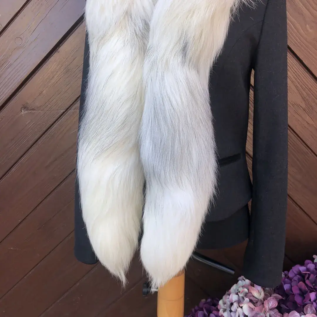 Pelz-Stola aus Fuchs in weiß-meliert – Bild 4 – Chiemgauer Heimatwerk Trachten-Onlineshop Pelz-Stola aus Fuchs in weiß-meliert - Bild 4 - Chiemgauer Heimatwerk Trachten-Onlineshop