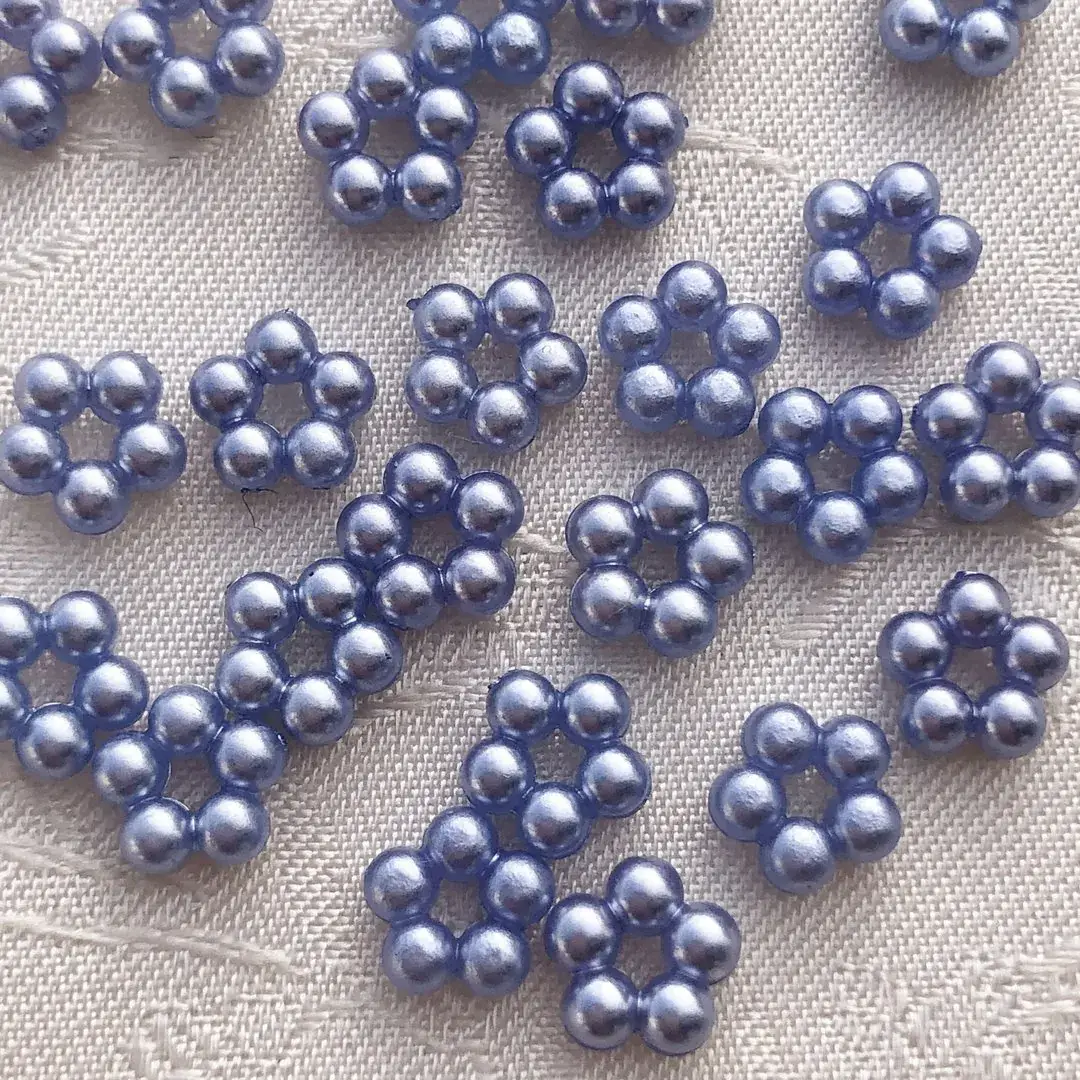 Perlenblume himmelblau 5 mm – Bild 5 – Chiemgauer Heimatwerk Trachten-Onlineshop Perlenblume himmelblau 5 mm - Bild 5 - Chiemgauer Heimatwerk Trachten-Onlineshop