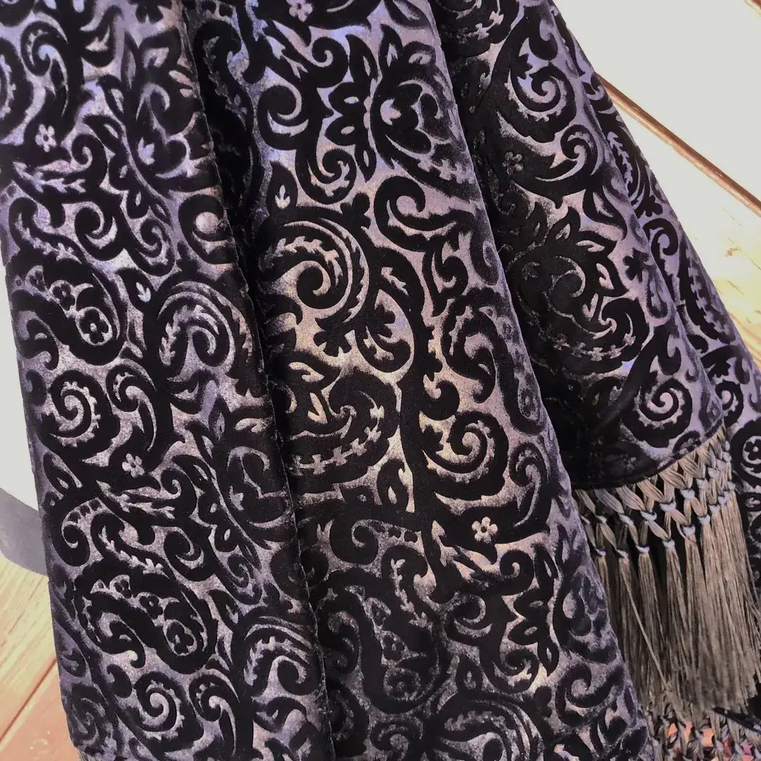 Plüschtuch Schalktuch Tölzer Tuch „Paisley“ – Bild 14 – Chiemgauer Heimatwerk Trachten-Onlineshop Plüschtuch Schalktuch Tölzer Tuch „Paisley“ - Bild 14 - Chiemgauer Heimatwerk Trachten-Onlineshop