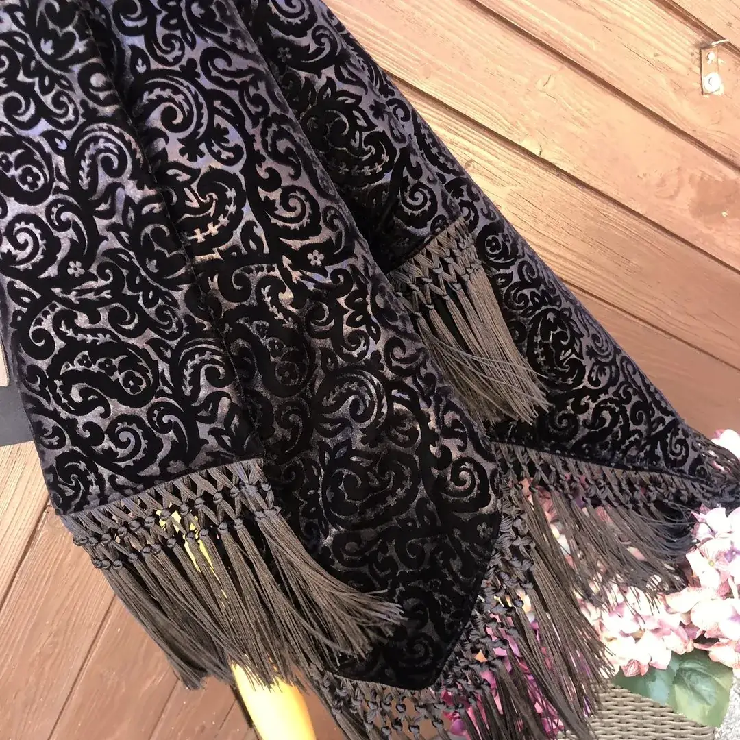 Plüschtuch Schalktuch Tölzer Tuch „Paisley“ – Bild 8 – Chiemgauer Heimatwerk Trachten-Onlineshop Plüschtuch Schalktuch Tölzer Tuch „Paisley“ - Bild 8 - Chiemgauer Heimatwerk Trachten-Onlineshop