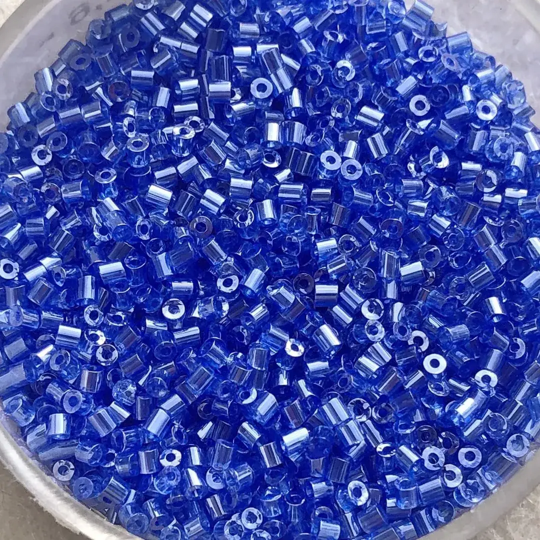 Rocailles Glasstifte blau irisierend No. 18 – Bild 5 – Chiemgauer Heimatwerk Trachten-Onlineshop Rocailles Glasstifte blau irisierend No. 18 - Bild 5 - Chiemgauer Heimatwerk Trachten-Onlineshop