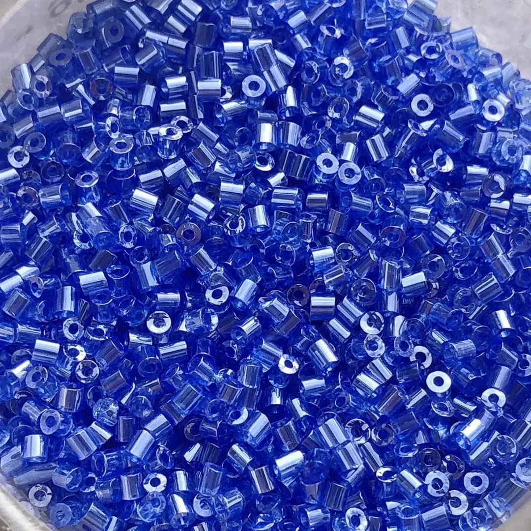 Rocailles Glasstifte blau irisierend No. 18 – Bild 6 – Chiemgauer Heimatwerk Trachten-Onlineshop Rocailles Glasstifte blau irisierend No. 18 - Bild 6 - Chiemgauer Heimatwerk Trachten-Onlineshop