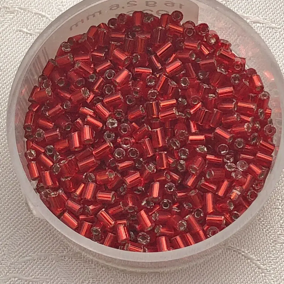 Rocailles Glasstifte rot No. 28 – Bild 2 – Chiemgauer Heimatwerk Trachten-Onlineshop Rocailles Glasstifte rot No. 28 - Bild 2 - Chiemgauer Heimatwerk Trachten-Onlineshop