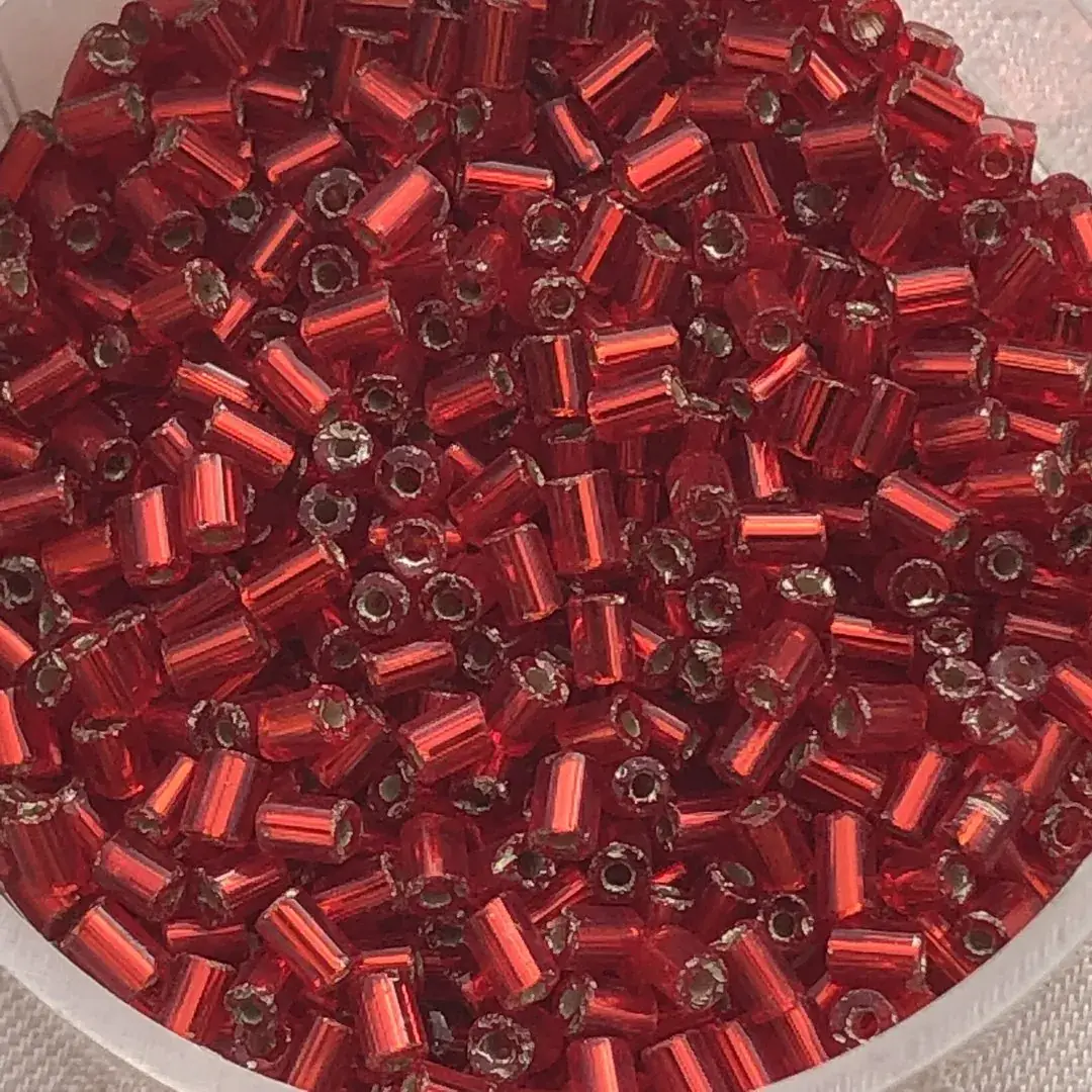 Rocailles Glasstifte rot No. 28 – Bild 6 – Chiemgauer Heimatwerk Trachten-Onlineshop Rocailles Glasstifte rot No. 28 - Bild 6 - Chiemgauer Heimatwerk Trachten-Onlineshop