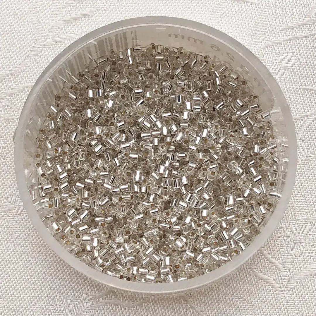Rocailles Glasstifte silber No. 2 – Bild 4 – Chiemgauer Heimatwerk Trachten-Onlineshop Rocailles Glasstifte silber No. 2 - Bild 4 - Chiemgauer Heimatwerk Trachten-Onlineshop