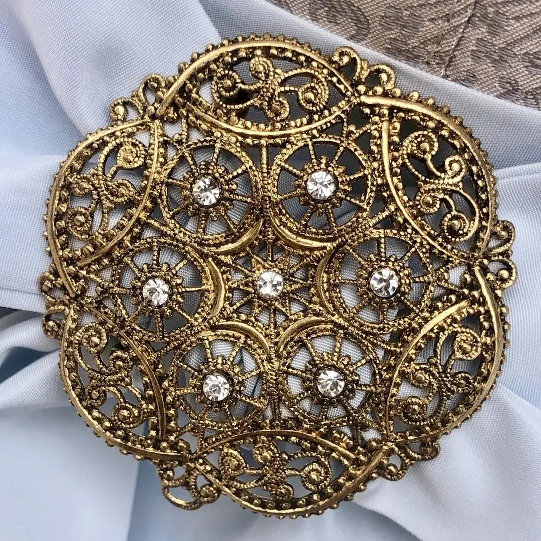 Schleifenspange Dirndlspange für Schürze altgold-kristall – Bild 40 – Chiemgauer Heimatwerk Trachten-Onlineshop Schleifenspange Dirndlspange für Schürze altgold-kristall - Bild 40 - Chiemgauer Heimatwerk Trachten-Onlineshop