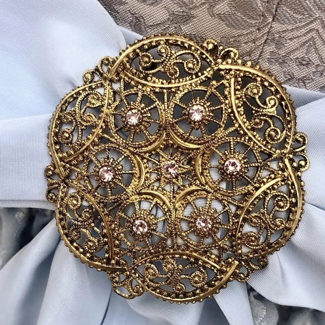 Schleifenspange Dirndlspange für Schürze altgold-rosé – Bild 17 – Chiemgauer Heimatwerk Trachten-Onlineshop Schleifenspange Dirndlspange für Schürze altgold-rosé - Bild 17 - Chiemgauer Heimatwerk Trachten-Onlineshop