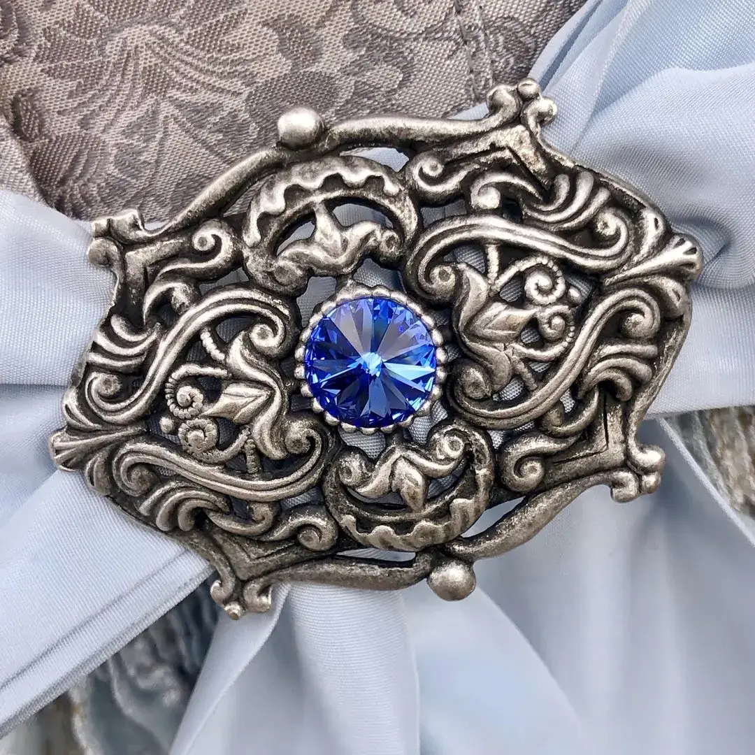 Schleifenspange Dirndlspange für Schürze blau No. 26 – Bild 8 – Chiemgauer Heimatwerk Trachten-Onlineshop Schleifenspange Dirndlspange für Schürze blau No. 26 - Bild 8 - Chiemgauer Heimatwerk Trachten-Onlineshop