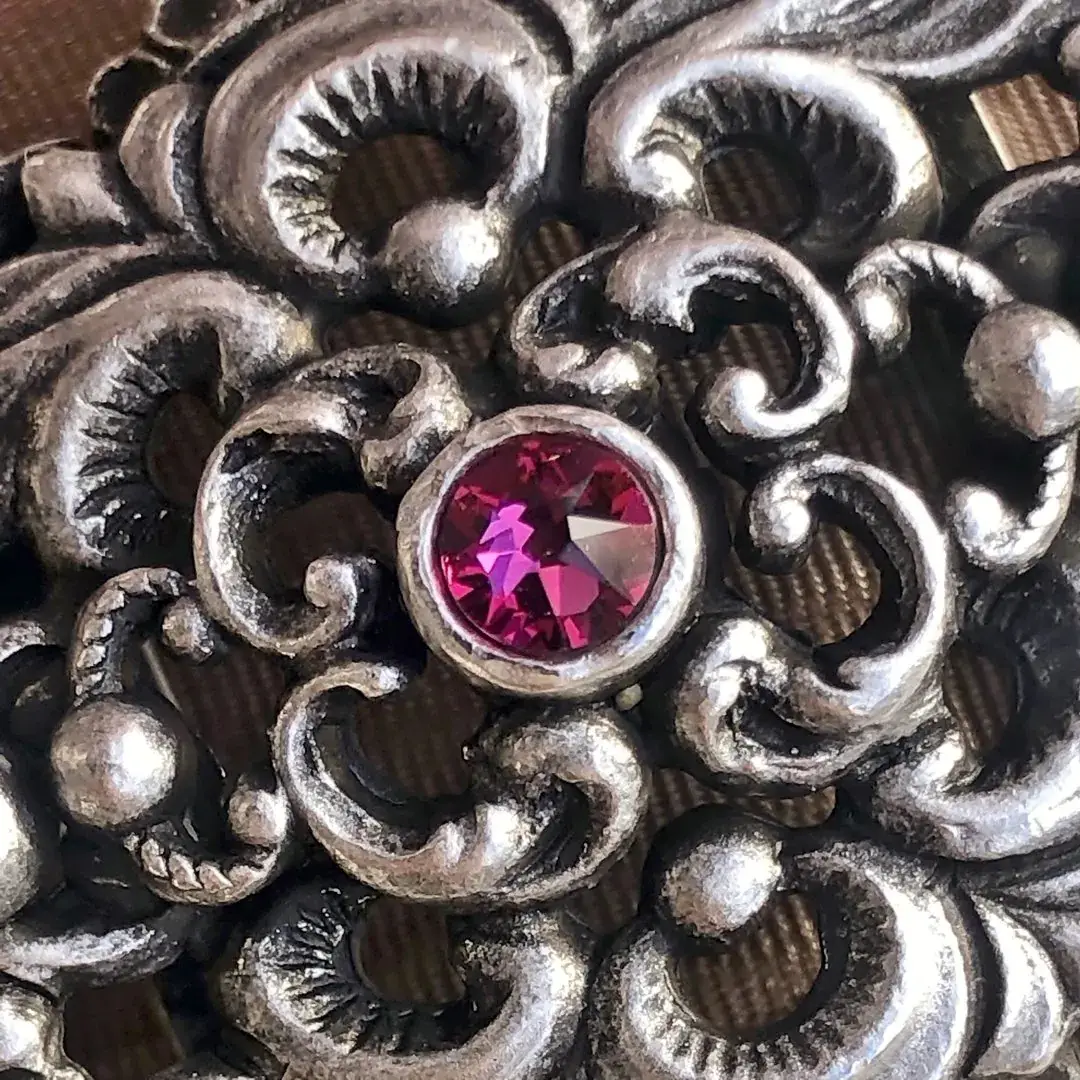 Schleifenspange Dirndlspange für Schürze pink No. 33 – Bild 7 – Chiemgauer Heimatwerk Trachten-Onlineshop Schleifenspange Dirndlspange für Schürze pink No. 33 - Bild 7 - Chiemgauer Heimatwerk Trachten-Onlineshop