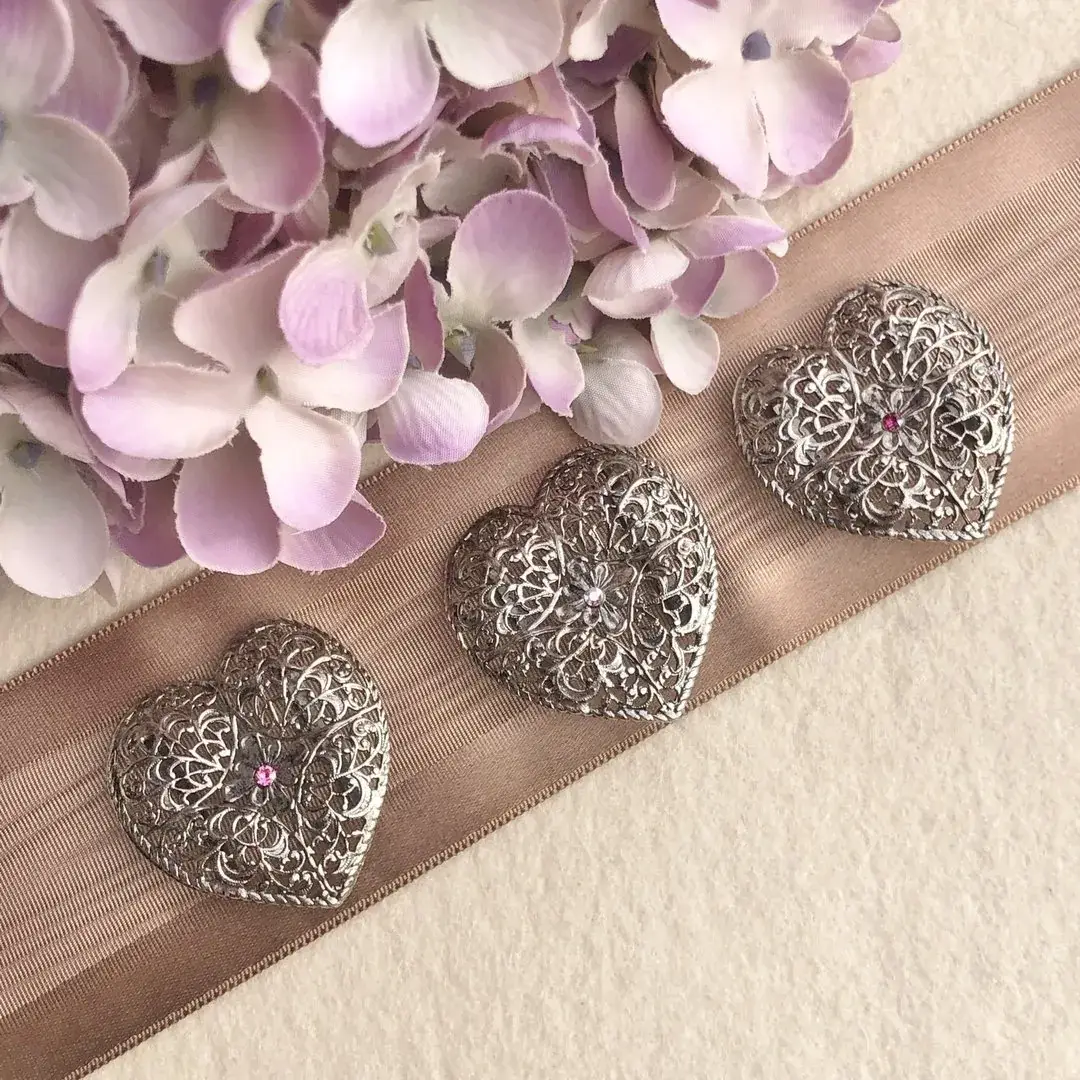 Schleifenspange Dirndlspange für Schürze rosa No. 6 – Bild 6 – Chiemgauer Heimatwerk Trachten-Onlineshop Schleifenspange Dirndlspange für Schürze rosa No. 6 - Bild 6 - Chiemgauer Heimatwerk Trachten-Onlineshop