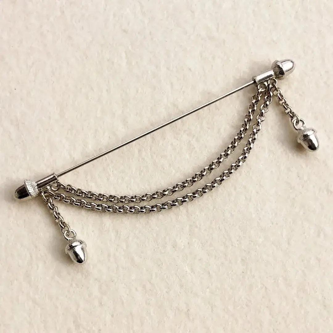 Schürzennadel Tuchnadel doppelt antik-silber – Bild 17 – Chiemgauer Heimatwerk Trachten-Onlineshop Schürzennadel Tuchnadel doppelt antik-silber - Bild 17 - Chiemgauer Heimatwerk Trachten-Onlineshop