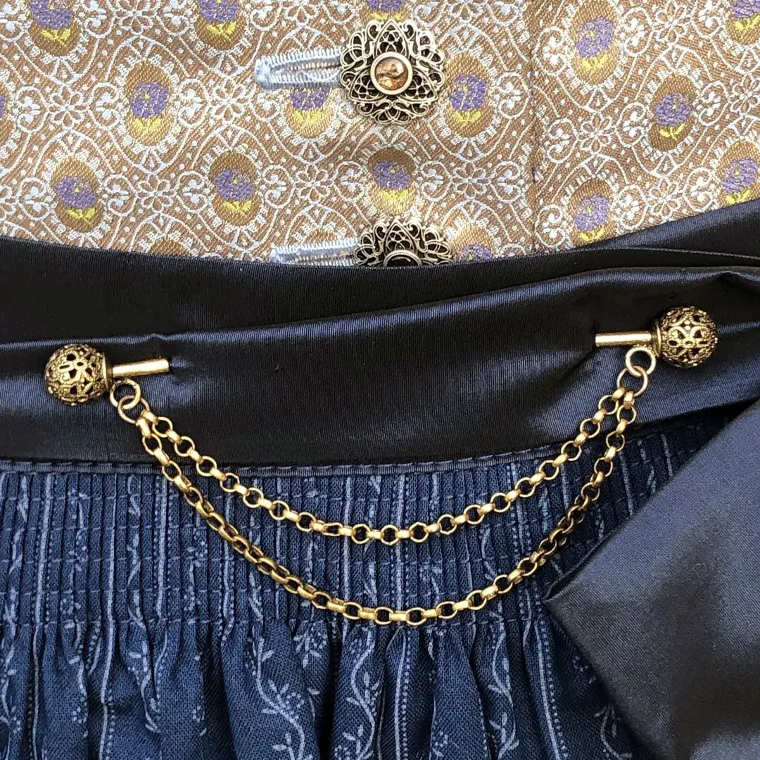 Schürzennadel Tuchnadel filigran altgold – Bild 12 – Chiemgauer Heimatwerk Trachten-Onlineshop Schürzennadel Tuchnadel filigran altgold - Bild 12 - Chiemgauer Heimatwerk Trachten-Onlineshop