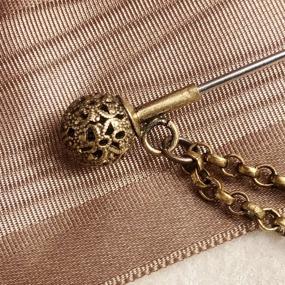 Schürzennadel Tuchnadel filigran altgold – Bild 5 – Chiemgauer Heimatwerk Trachten-Onlineshop Schürzennadel Tuchnadel filigran altgold - Bild 5 - Chiemgauer Heimatwerk Trachten-Onlineshop