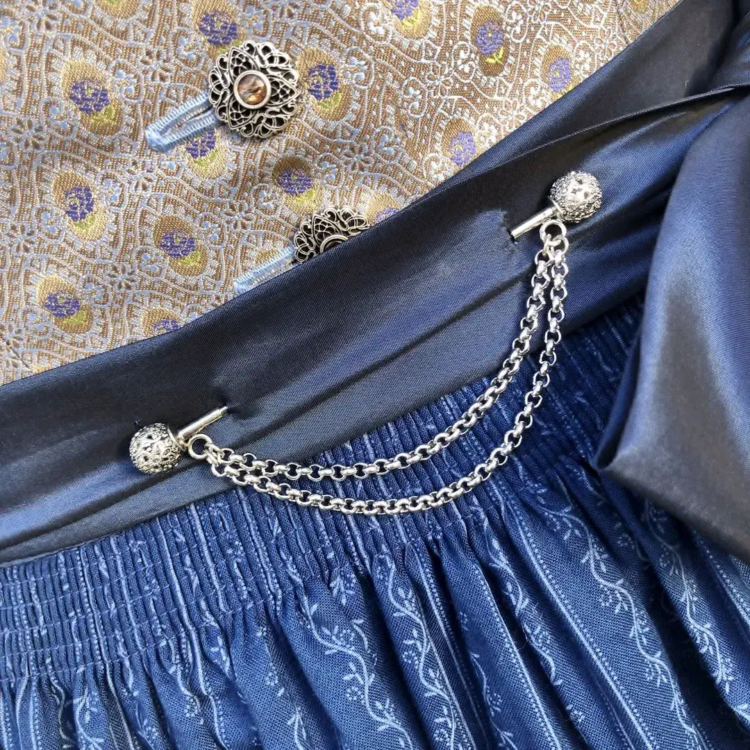 Schürzennadel Tuchnadel filigran antik-silber – Bild 1 – Chiemgauer Heimatwerk Trachten-Onlineshop Schürzennadel Tuchnadel filigran antik-silber - Bild 1 - Chiemgauer Heimatwerk Trachten-Onlineshop