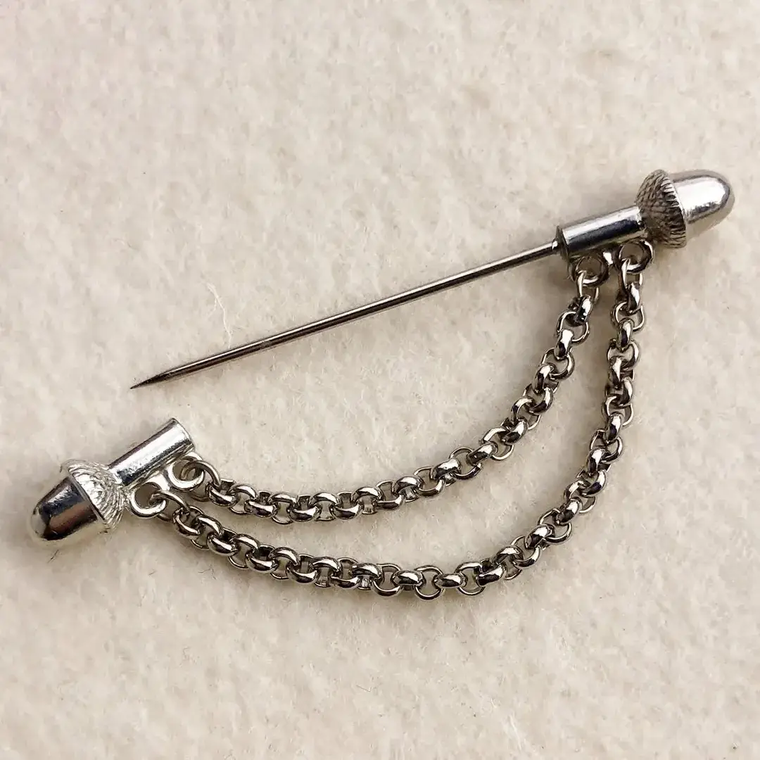Schürzennadel Tuchnadel klein anik-silber – Bild 15 – Chiemgauer Heimatwerk Trachten-Onlineshop Schürzennadel Tuchnadel klein anik-silber - Bild 15 - Chiemgauer Heimatwerk Trachten-Onlineshop