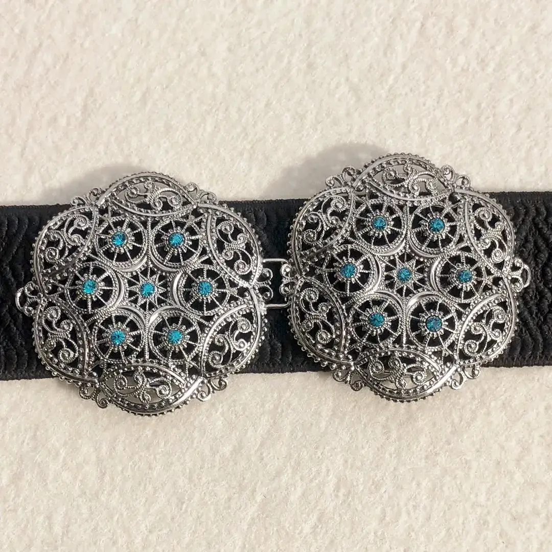 Schürzenschließe mit Swarovski in petrol No. 142 – Bild 21 – Chiemgauer Heimatwerk Trachten-Onlineshop Schürzenschließe mit Swarovski in petrol No. 142 - Bild 21 - Chiemgauer Heimatwerk Trachten-Onlineshop