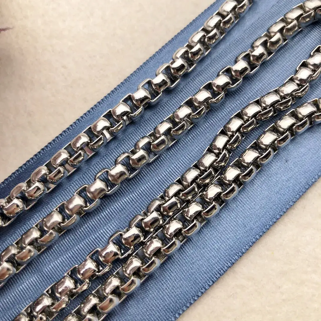 Schulterkette Taschenriemen antik-silber No. 1 – Bild 9 – Chiemgauer Heimatwerk Trachten-Onlineshop Schulterkette Taschenriemen antik-silber No. 1 - Bild 9 - Chiemgauer Heimatwerk Trachten-Onlineshop