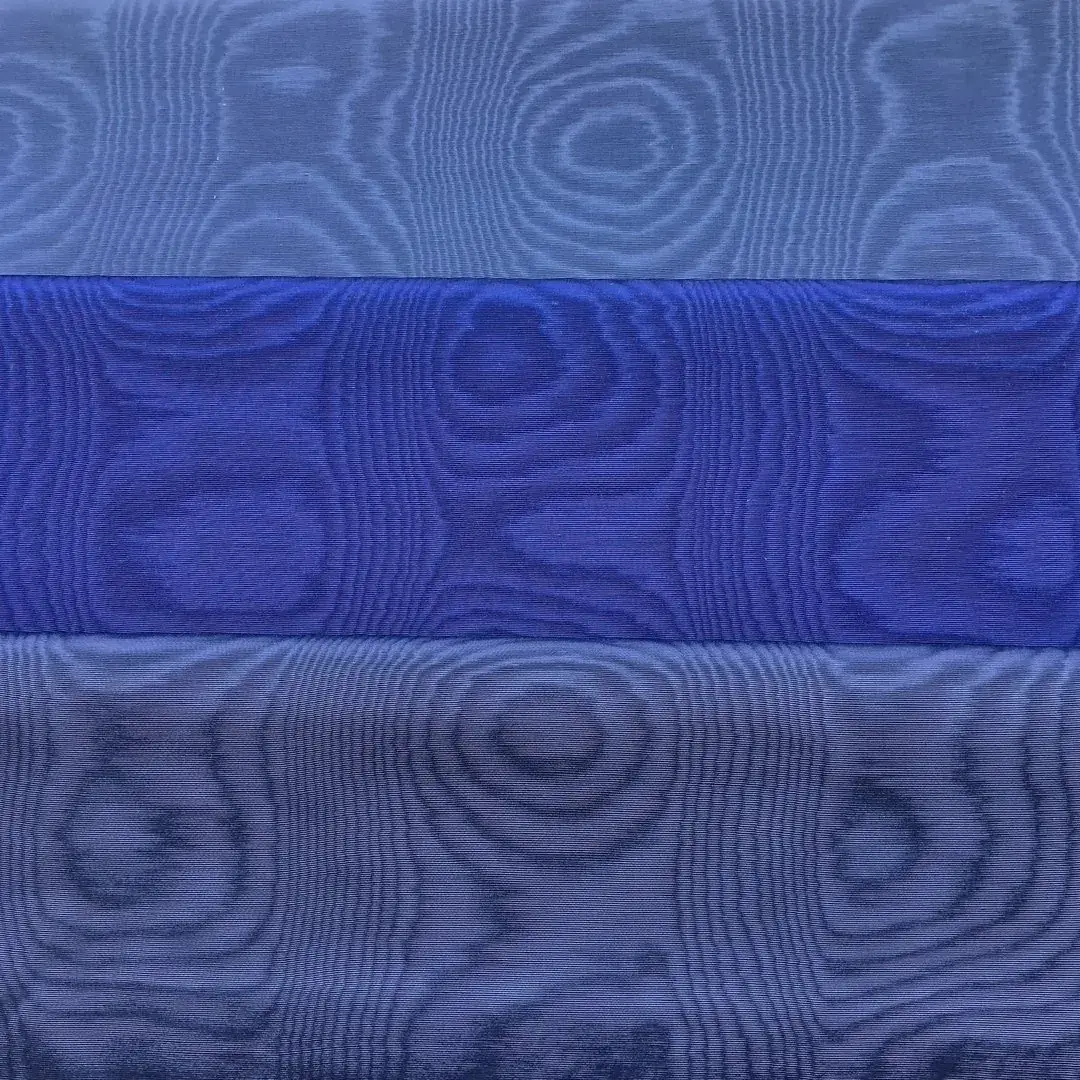 Schwerer Moiré in himmelblau No. 1 – Bild 4 – Chiemgauer Heimatwerk Trachten-Onlineshop Schwerer Moiré in himmelblau No. 1 - Bild 4 - Chiemgauer Heimatwerk Trachten-Onlineshop