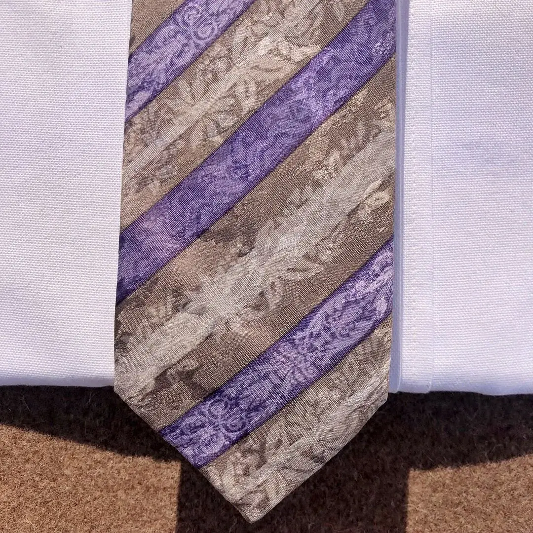Seidenkrawatte Trachtenkrawatte in amethyst No. 1 – Bild 5 – Chiemgauer Heimatwerk Trachten-Onlineshop Seidenkrawatte Trachtenkrawatte in amethyst No. 1 - Bild 5 - Chiemgauer Heimatwerk Trachten-Onlineshop
