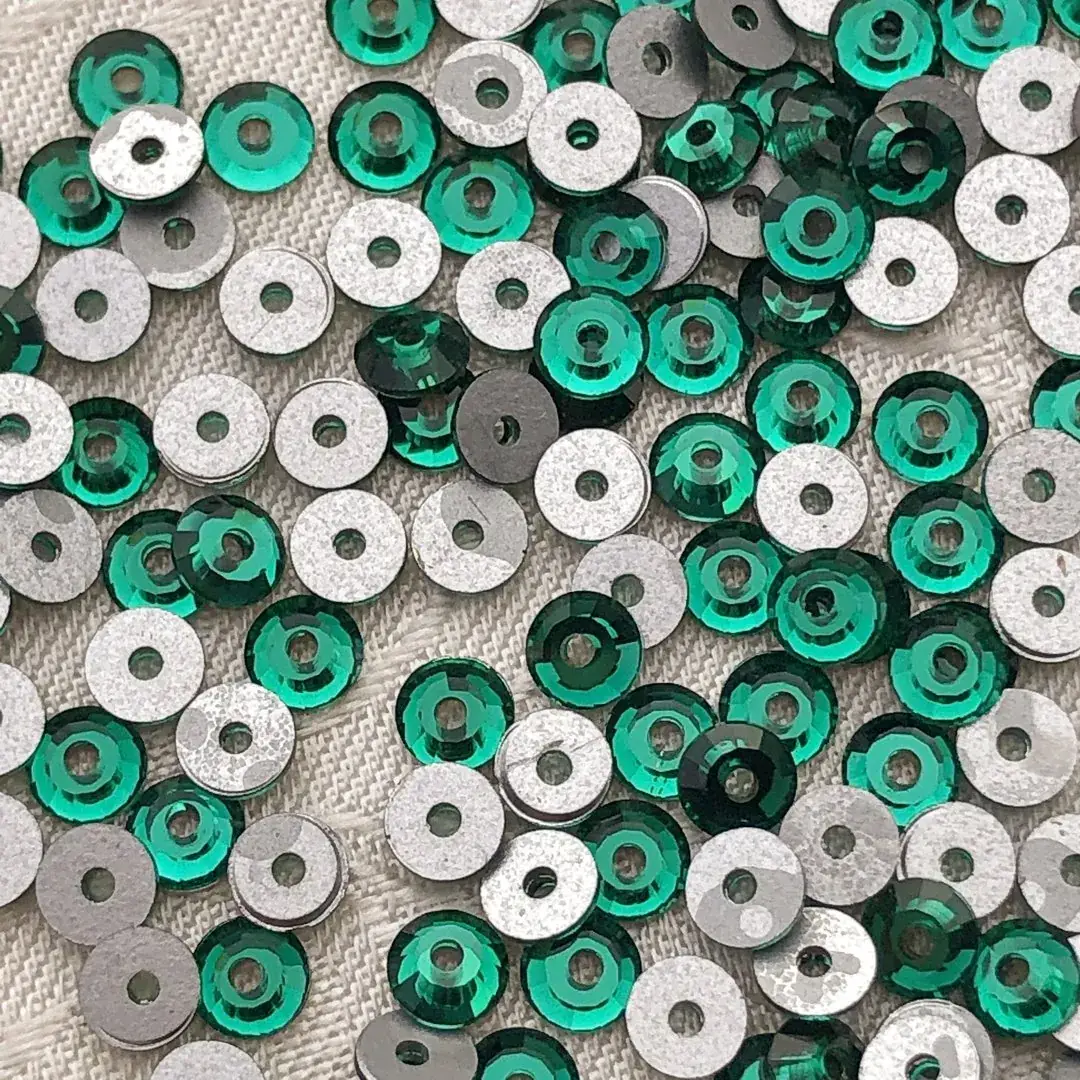 Swarovski Lochstrass grün 3 mm – Bild 11 – Chiemgauer Heimatwerk Trachten-Onlineshop Swarovski Lochstrass grün 3 mm - Bild 11 - Chiemgauer Heimatwerk Trachten-Onlineshop