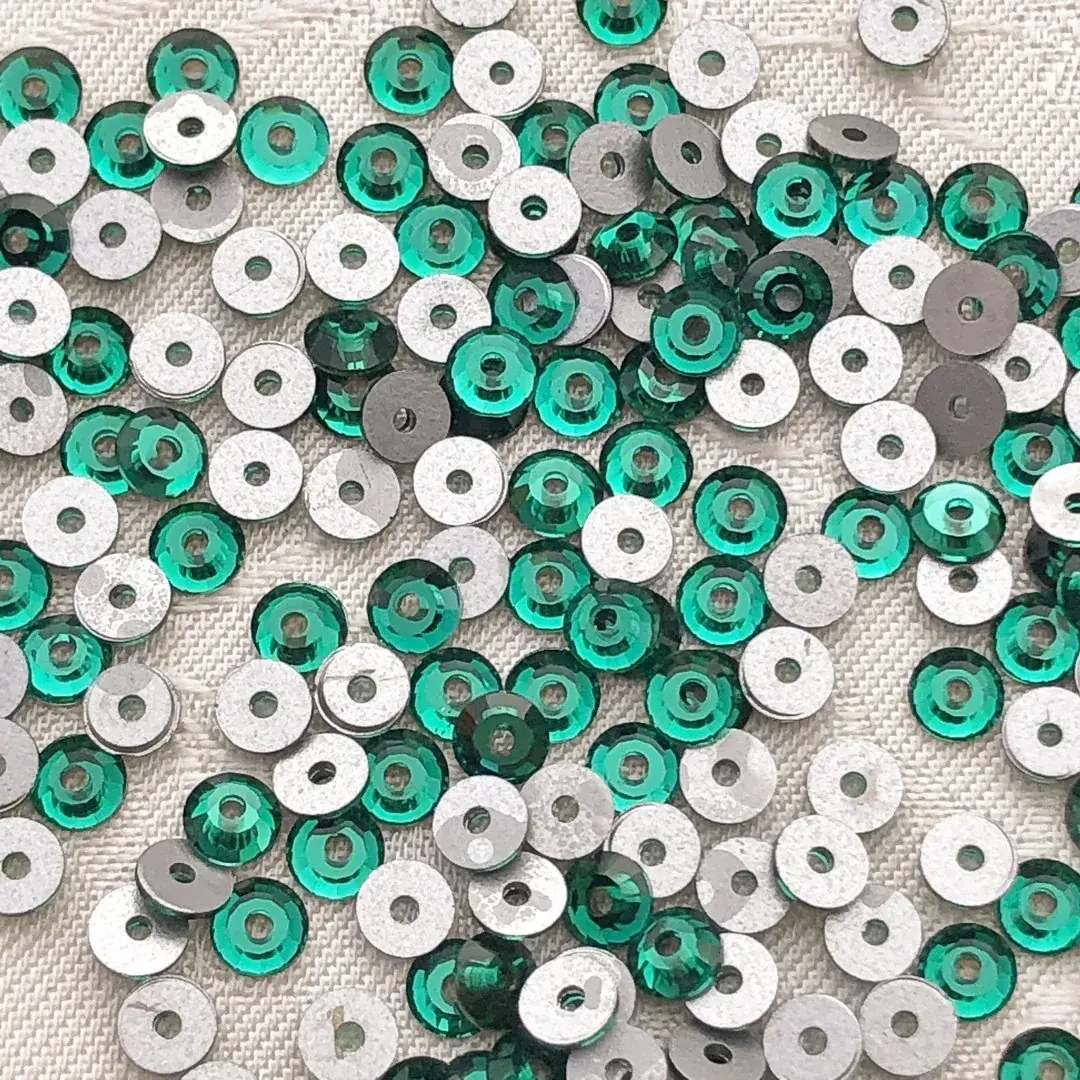 Swarovski Lochstrass grün 3 mm – Bild 6 – Chiemgauer Heimatwerk Trachten-Onlineshop Swarovski Lochstrass grün 3 mm - Bild 6 - Chiemgauer Heimatwerk Trachten-Onlineshop