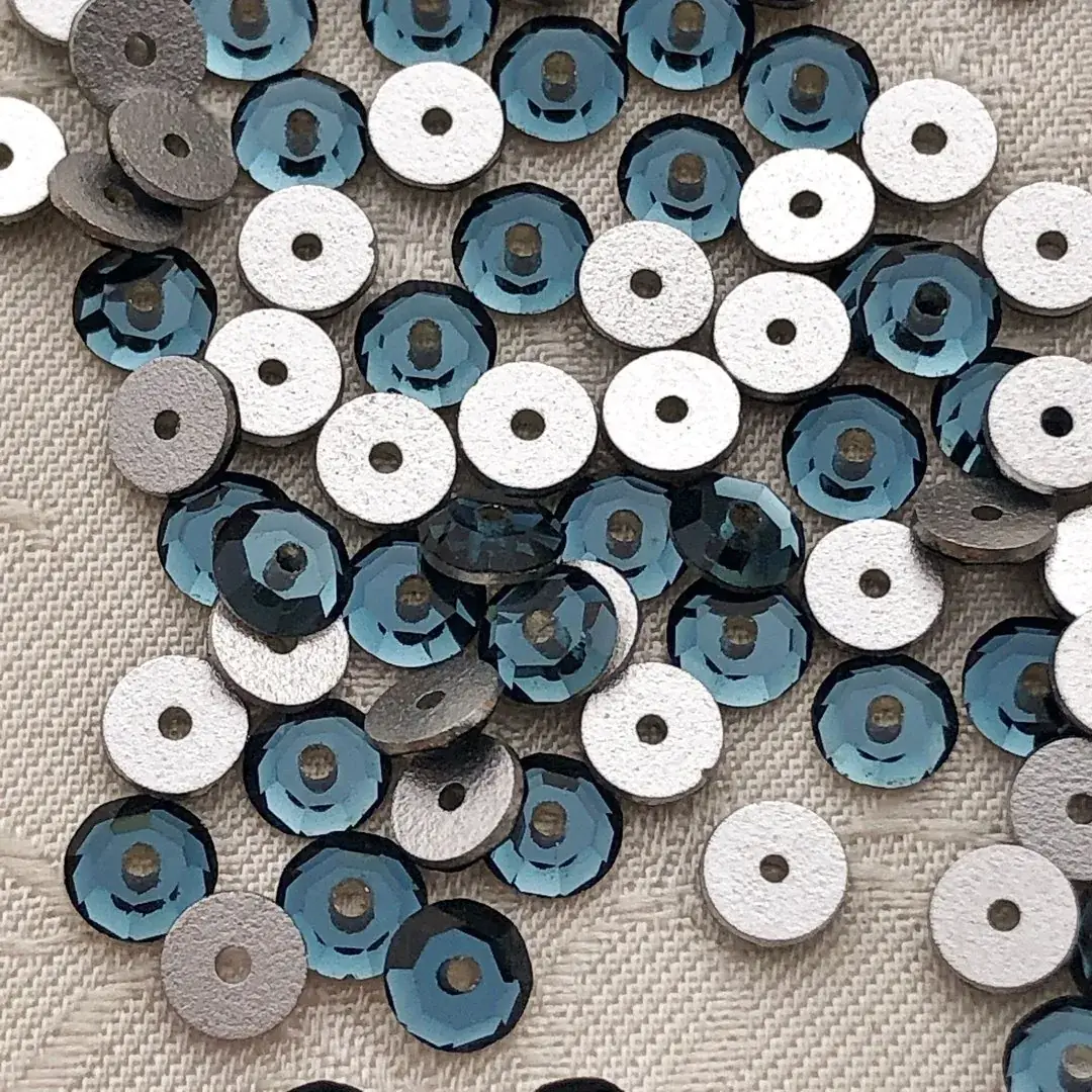 Swarovski Lochstrass rauchblau 5 mm – Bild 10 – Chiemgauer Heimatwerk Trachten-Onlineshop Swarovski Lochstrass rauchblau 5 mm - Bild 10 - Chiemgauer Heimatwerk Trachten-Onlineshop