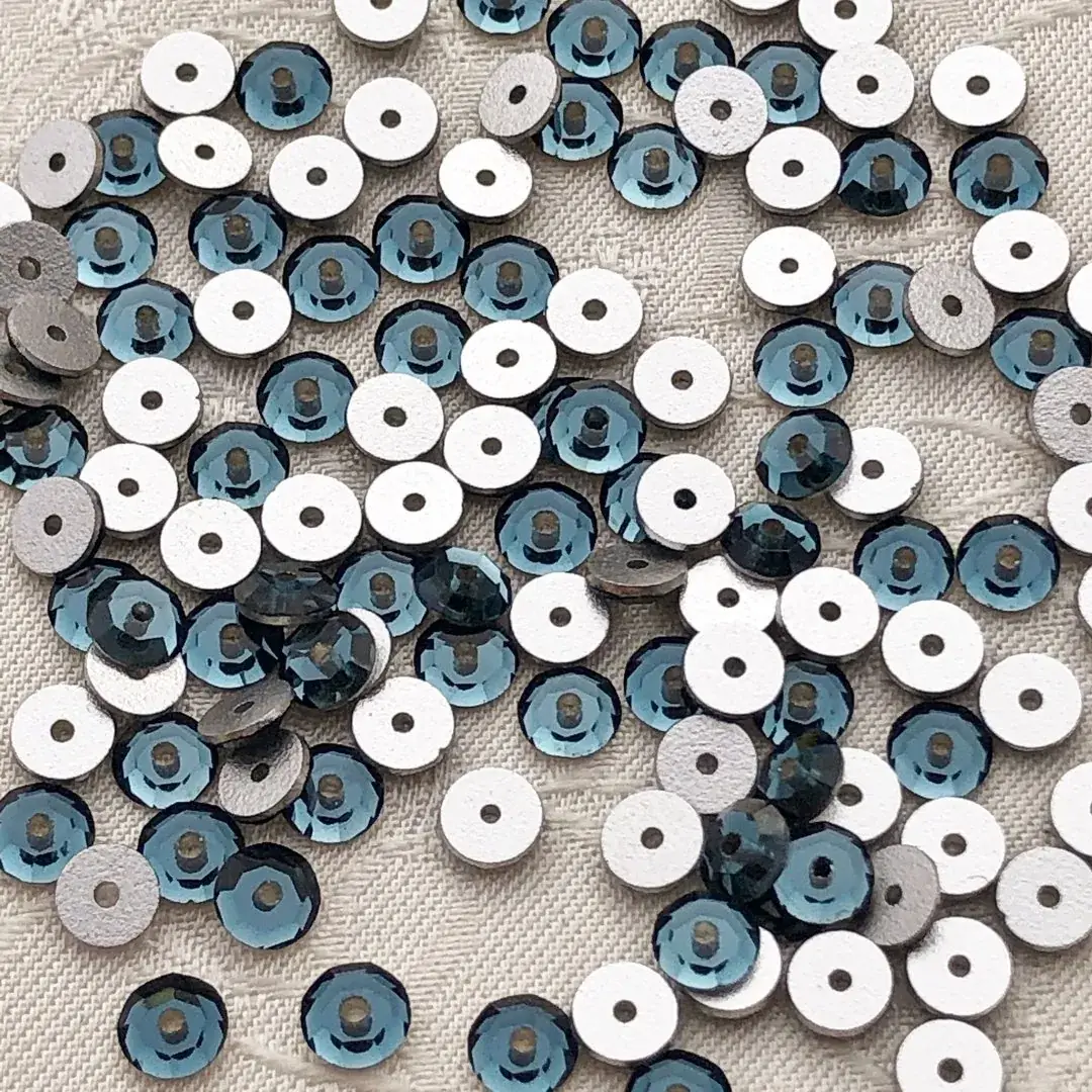 Swarovski Lochstrass rauchblau 5 mm – Bild 5 – Chiemgauer Heimatwerk Trachten-Onlineshop Swarovski Lochstrass rauchblau 5 mm - Bild 5 - Chiemgauer Heimatwerk Trachten-Onlineshop