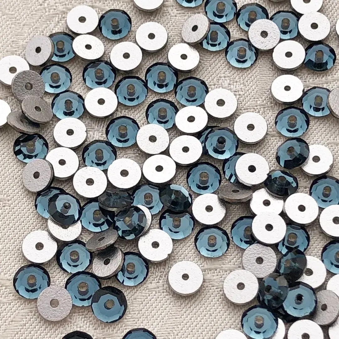Swarovski Lochstrass rauchblau 5 mm – Bild 6 – Chiemgauer Heimatwerk Trachten-Onlineshop Swarovski Lochstrass rauchblau 5 mm - Bild 6 - Chiemgauer Heimatwerk Trachten-Onlineshop