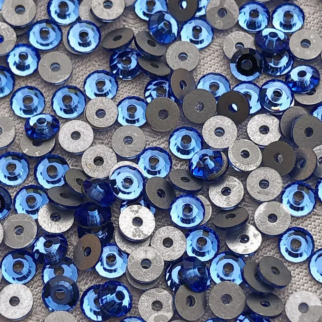 Swarovski Lochstrass saphireblau 5 mm – Bild 2 – Chiemgauer Heimatwerk Trachten-Onlineshop Swarovski Lochstrass saphireblau 5 mm - Bild 2 - Chiemgauer Heimatwerk Trachten-Onlineshop