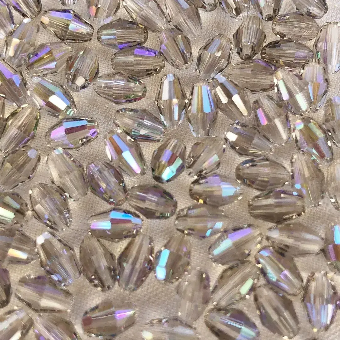 Swarovski Olive geschliffen grau AB 6 mm – Bild 2 – Chiemgauer Heimatwerk Trachten-Onlineshop Swarovski Olive geschliffen grau AB 6 mm - Bild 2 - Chiemgauer Heimatwerk Trachten-Onlineshop
