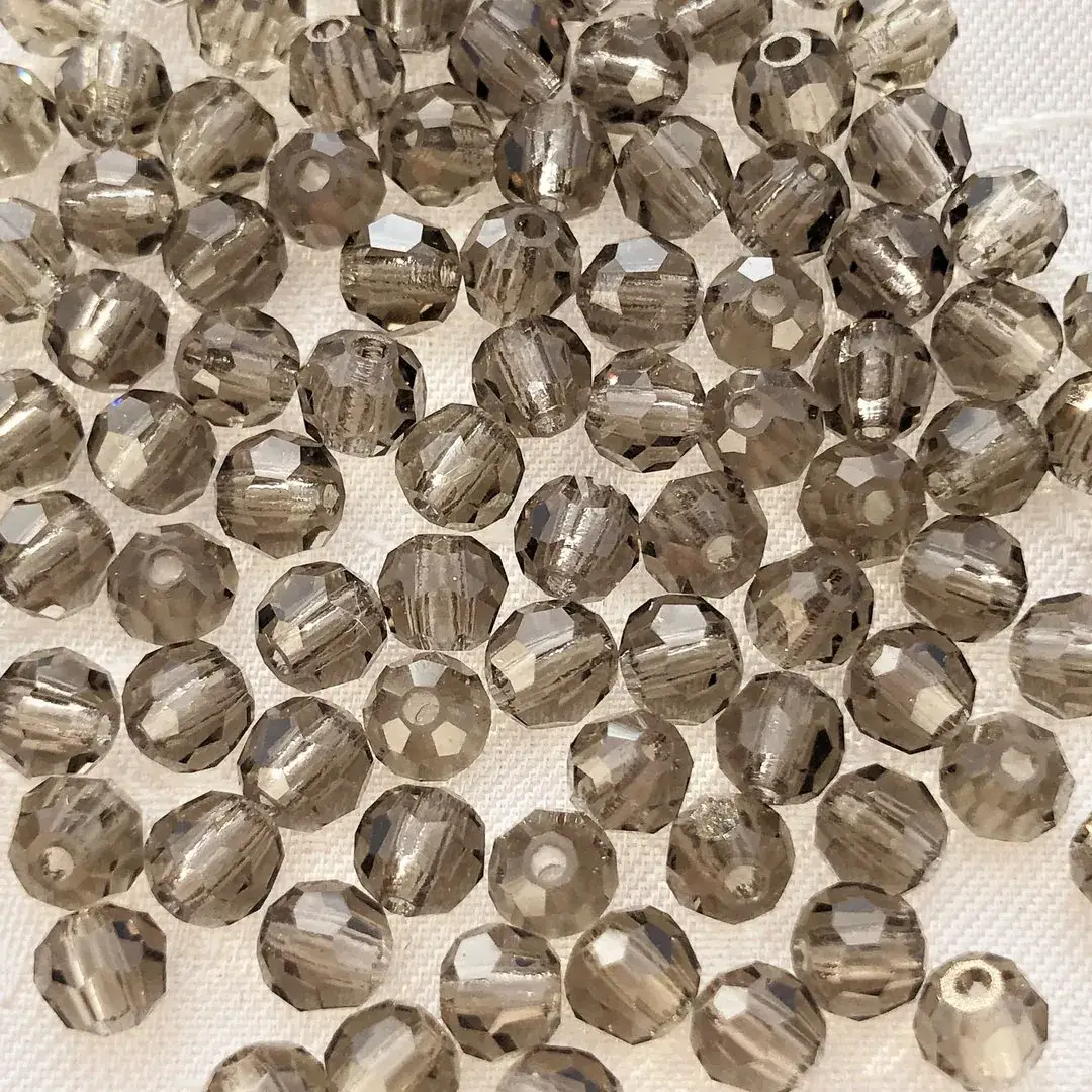 Swarovski Perle geschliffen grau 3 mm – Bild 2 – Chiemgauer Heimatwerk Trachten-Onlineshop Swarovski Perle geschliffen grau 3 mm - Bild 2 - Chiemgauer Heimatwerk Trachten-Onlineshop