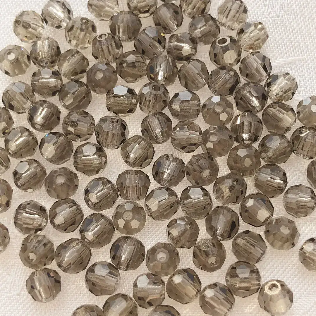 Swarovski Perle geschliffen grau 3 mm – Bild 5 – Chiemgauer Heimatwerk Trachten-Onlineshop Swarovski Perle geschliffen grau 3 mm - Bild 5 - Chiemgauer Heimatwerk Trachten-Onlineshop