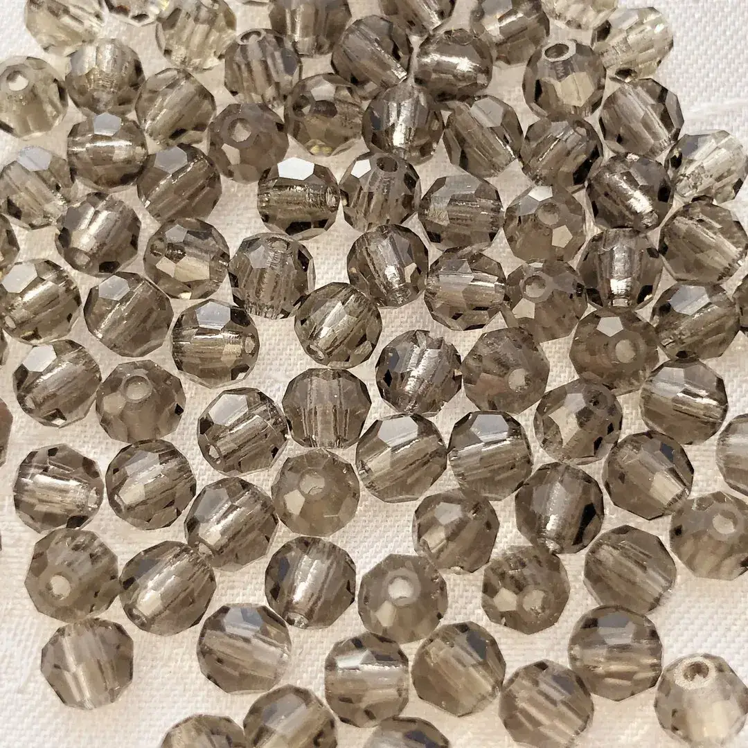 Swarovski Perle geschliffen grau 4 mm – Bild 8 – Chiemgauer Heimatwerk Trachten-Onlineshop Swarovski Perle geschliffen grau 4 mm - Bild 8 - Chiemgauer Heimatwerk Trachten-Onlineshop